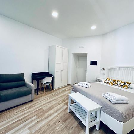 B&B Lara'S Home By I Borbone Napoli Bagian luar foto