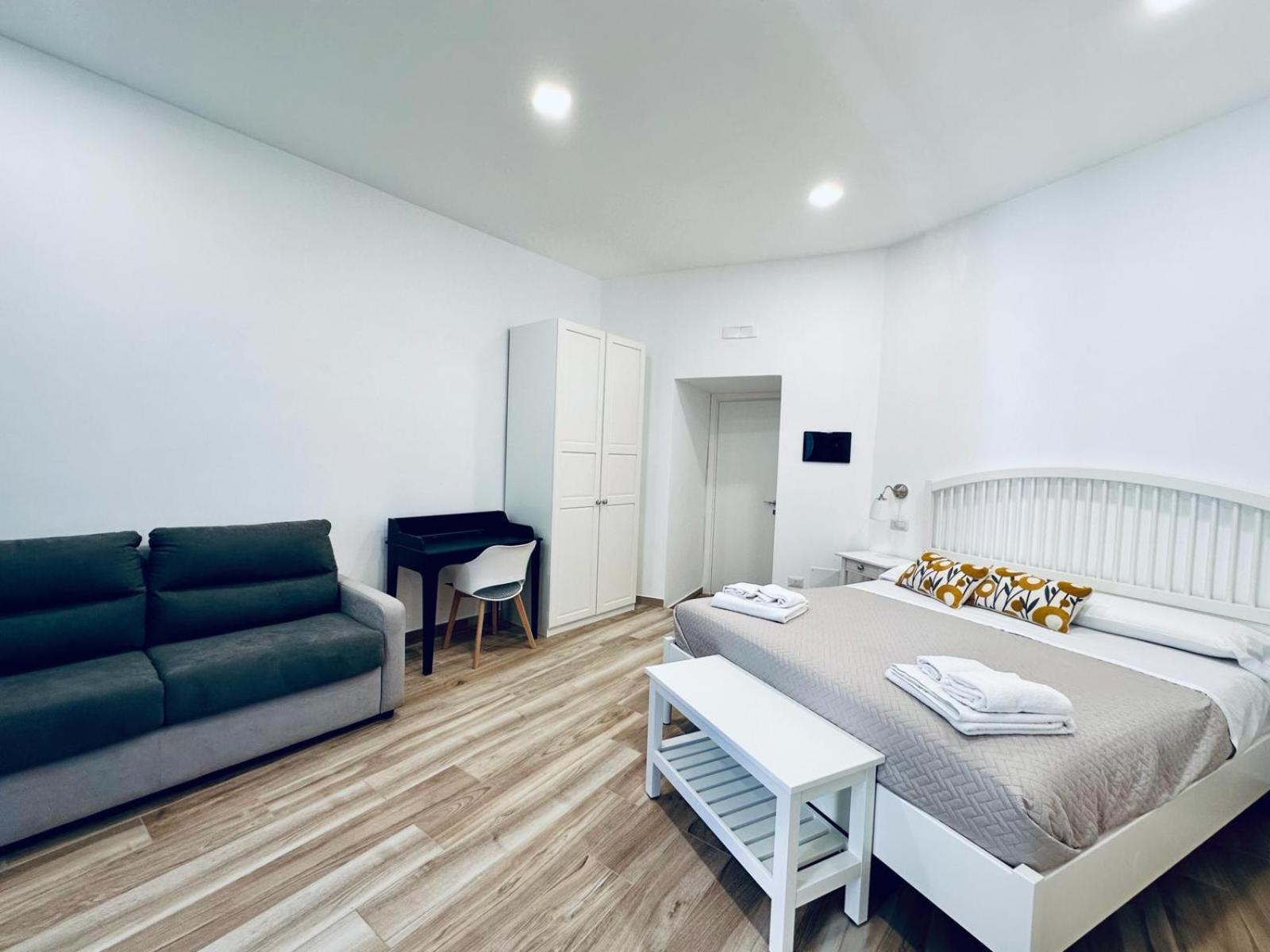 B&B Lara'S Home By I Borbone Napoli Bagian luar foto