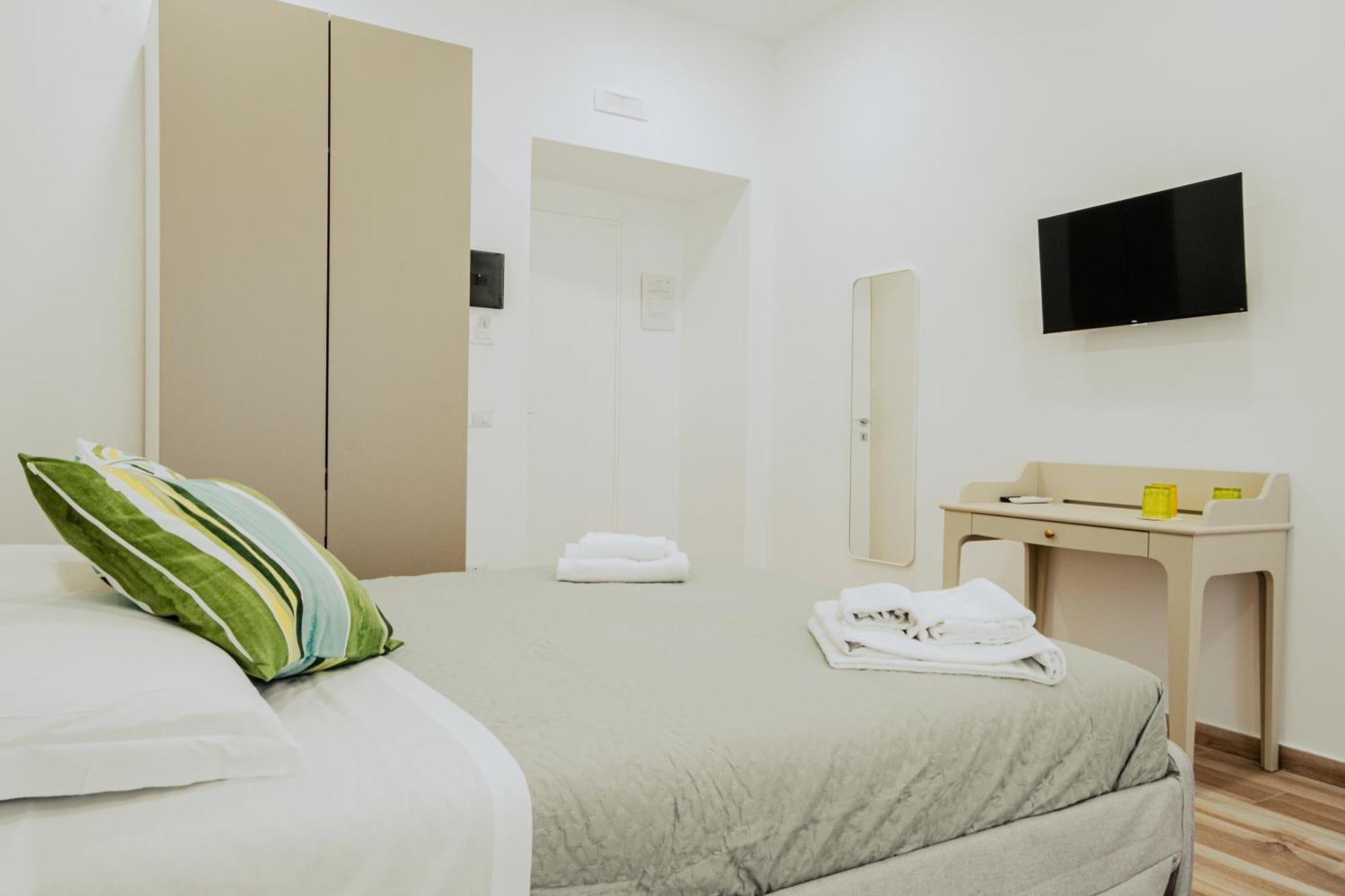 B&B Lara'S Home By I Borbone Napoli Bagian luar foto
