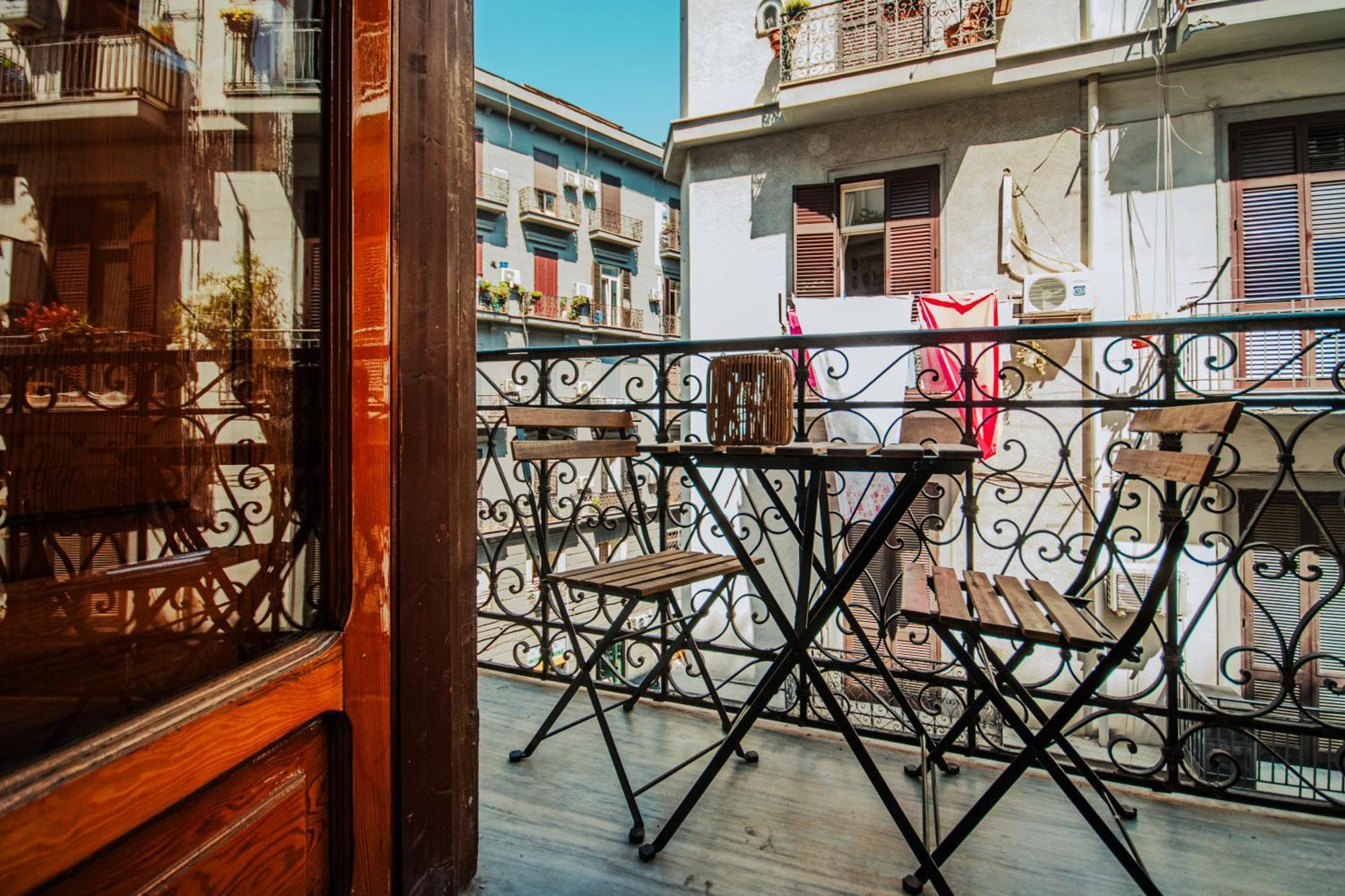 B&B Lara'S Home By I Borbone Napoli Bagian luar foto