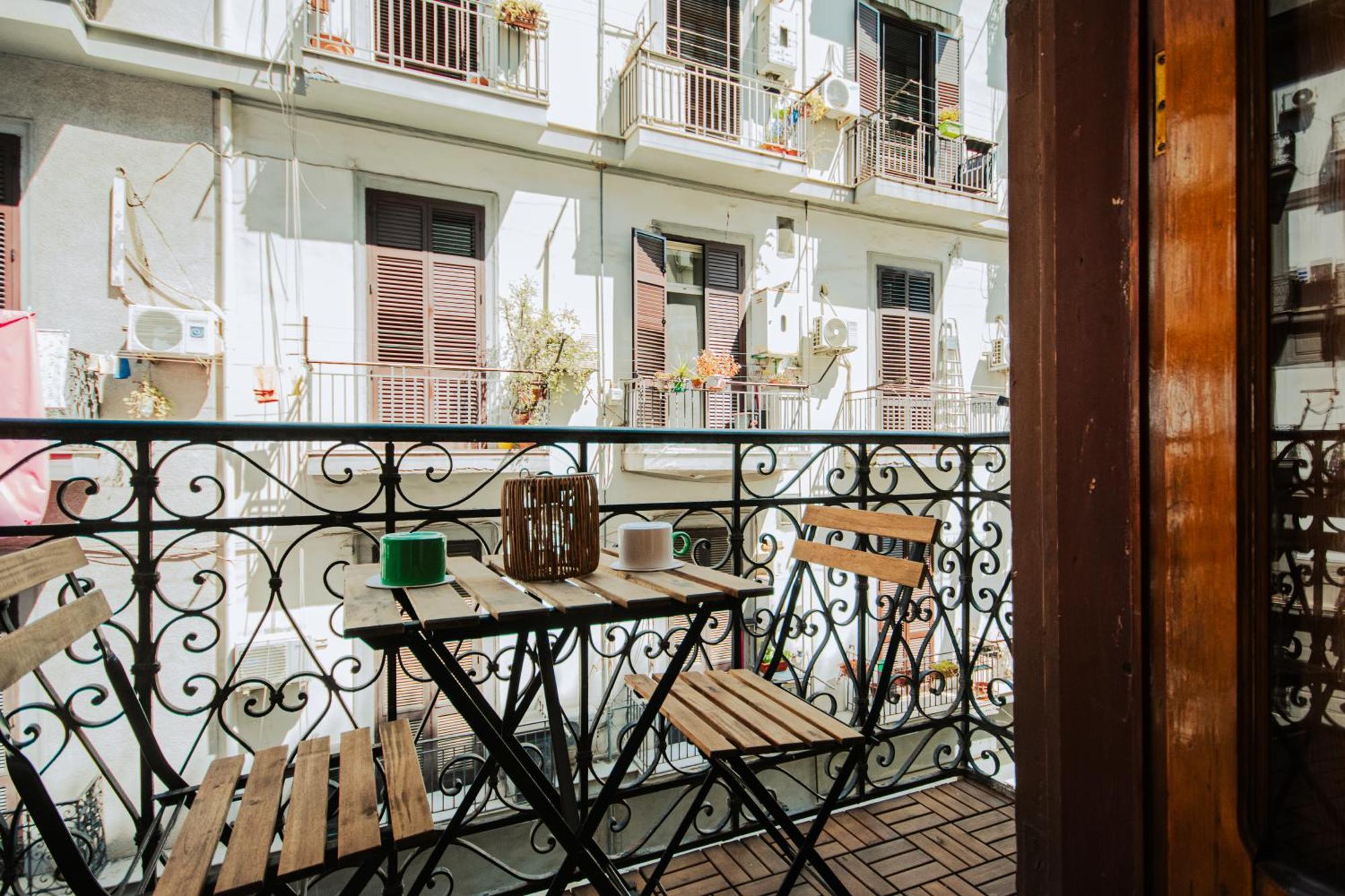 B&B Lara'S Home By I Borbone Napoli Bagian luar foto